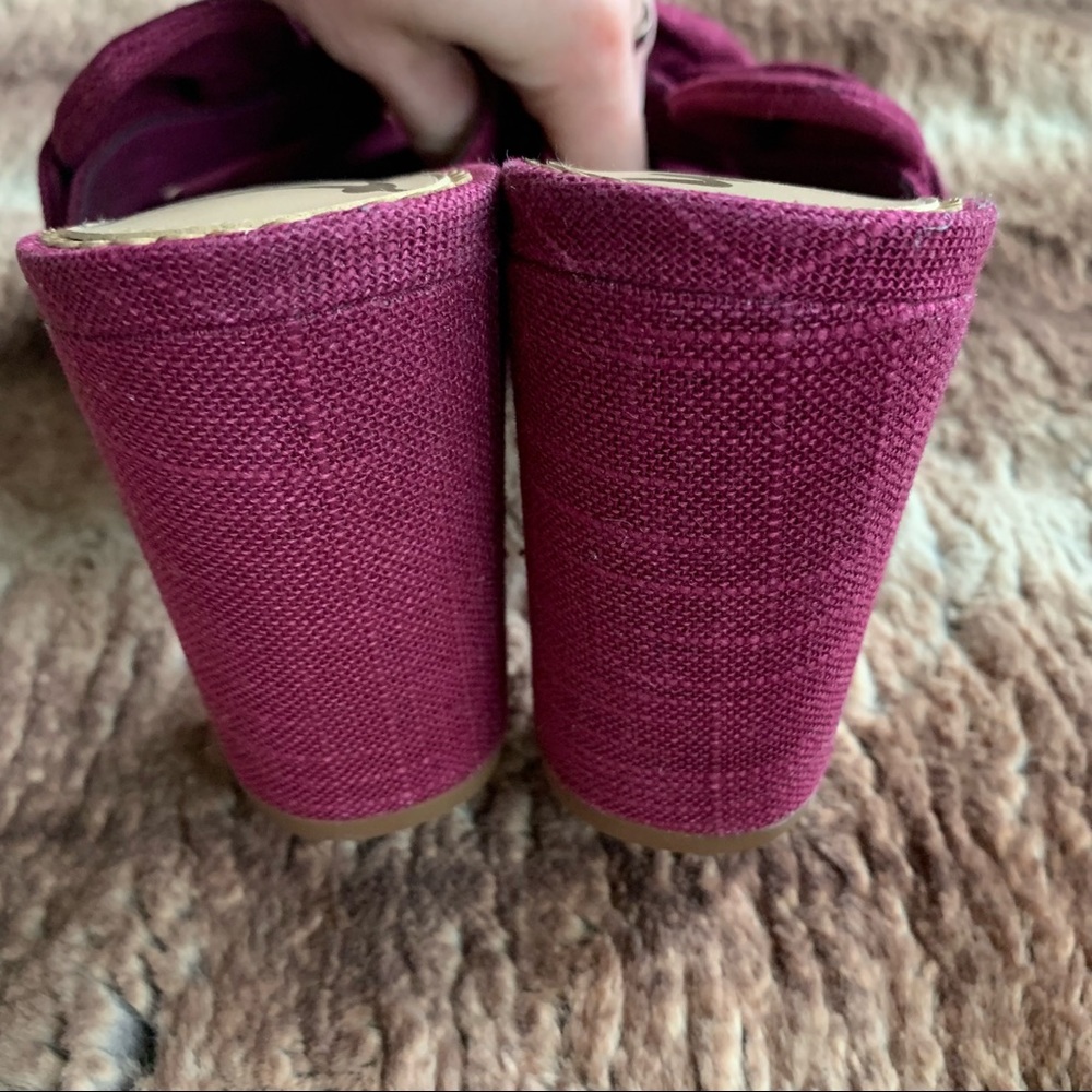 Sam Edelman Fuchsia Knotted Open-Toe Block Heel Sandals - Picture 4 of 8